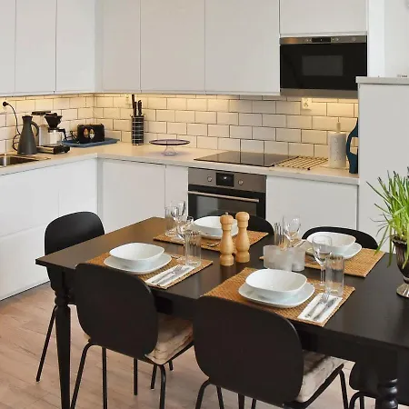 10 Person In * Brattvåg