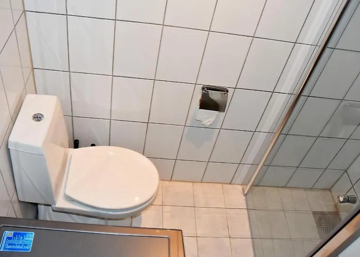 10 Person In * Brattvåg