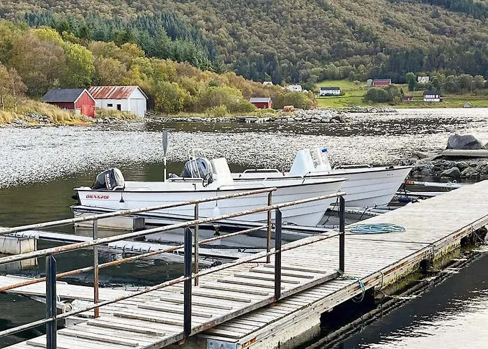 10 Person In Brattvåg