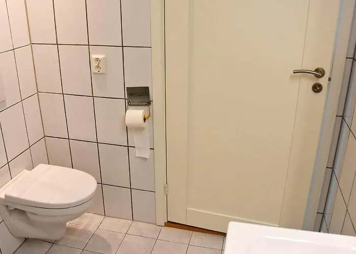 10 Person In Brattvåg